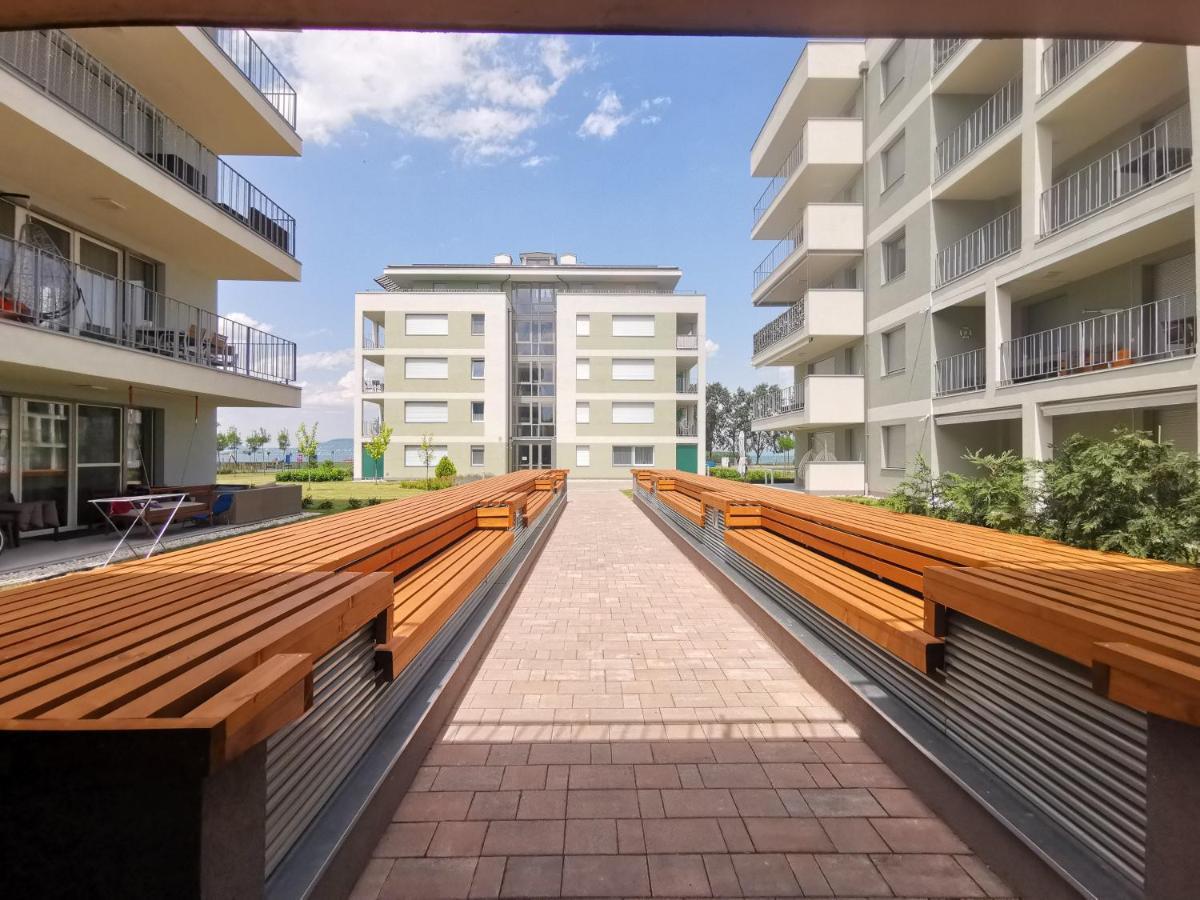 בלטונללה Vizpart Honved Apartman מראה חיצוני תמונה
